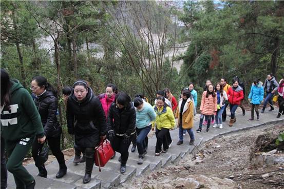 大湖乡迎新春登山比赛2