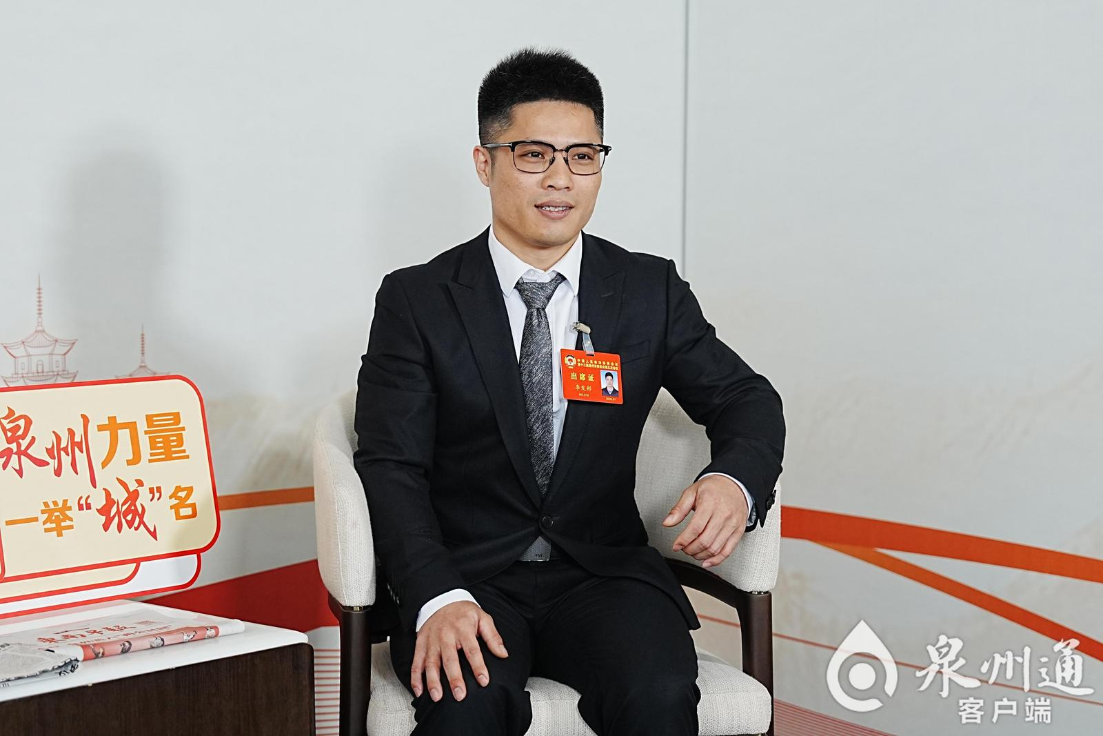 从“举杠铃”到“扛民意”——奥运冠军李发彬的委员答卷