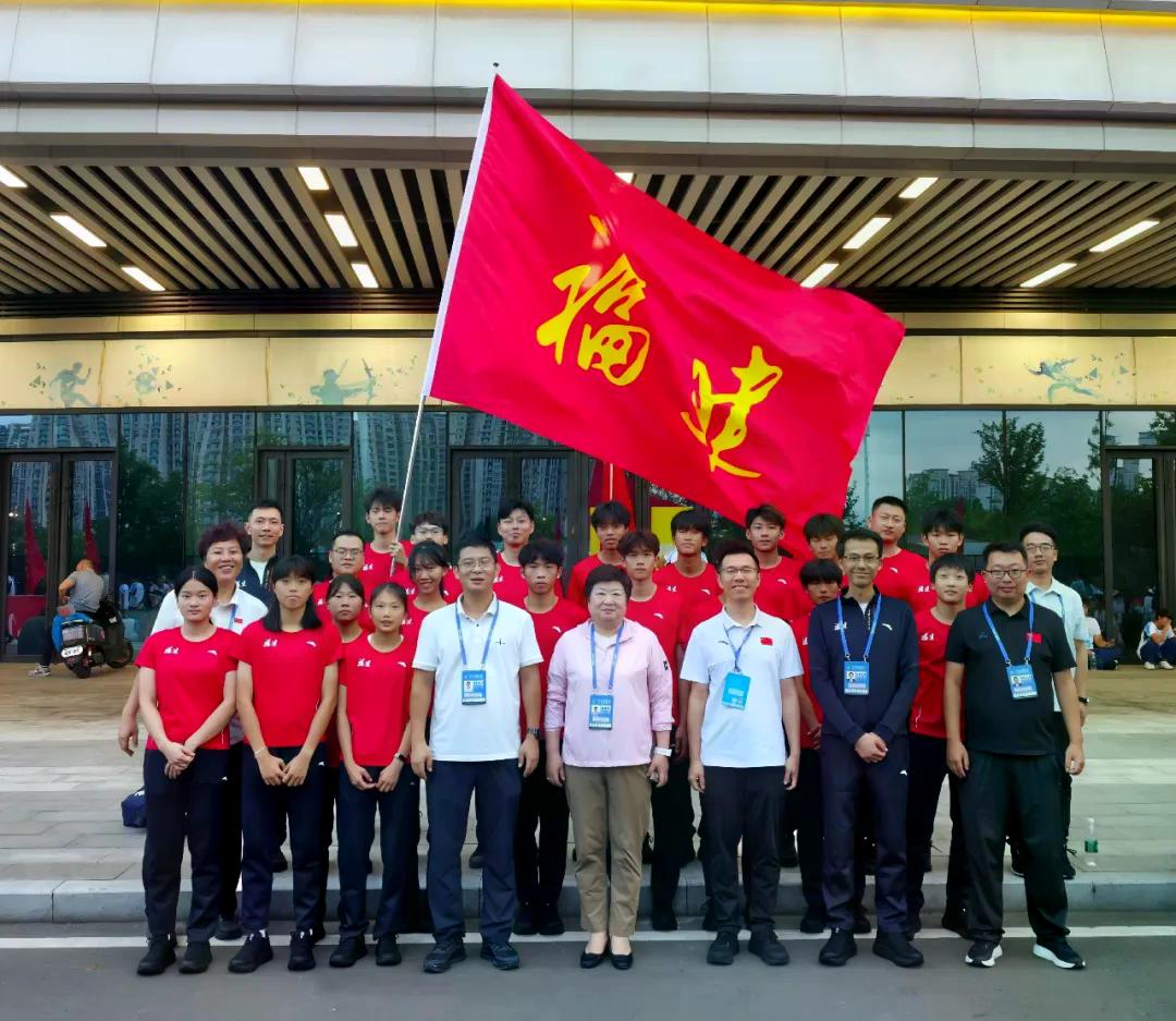 省体育局领导看望第二届全国青少年田径运动会参赛运动员教练员
